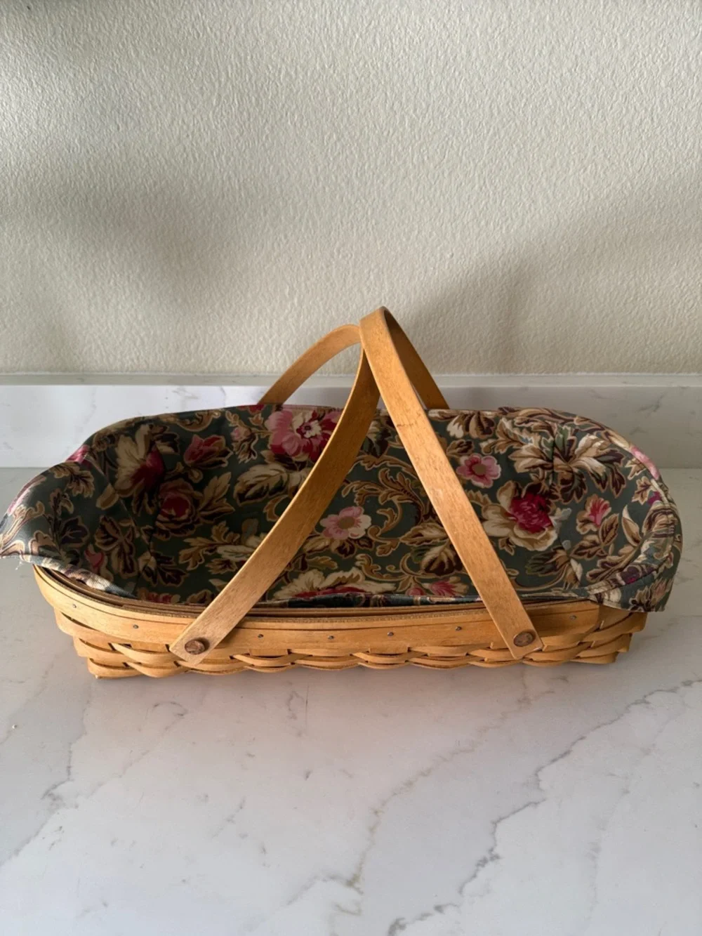 Longaberger Medium Gathering Basket 2007 with Liner - Picture 10 of 10